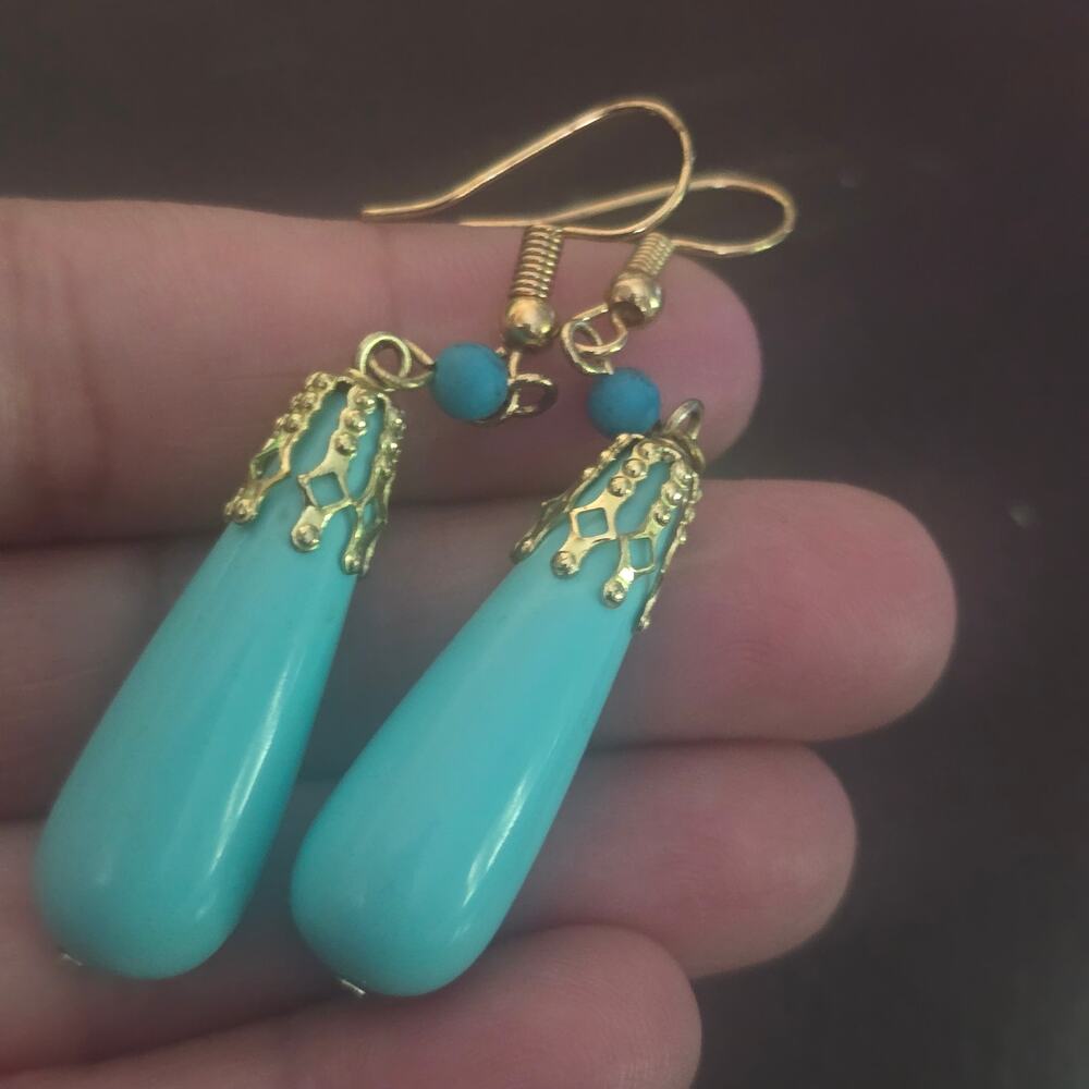 Teal Blue Glass Earrings Elongated Teardrop Gold Tone Pierced Retro Style P212